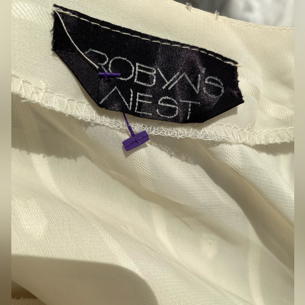 Robins Nest Ruffled Ivory Top Size S - Picture 7 of 8
